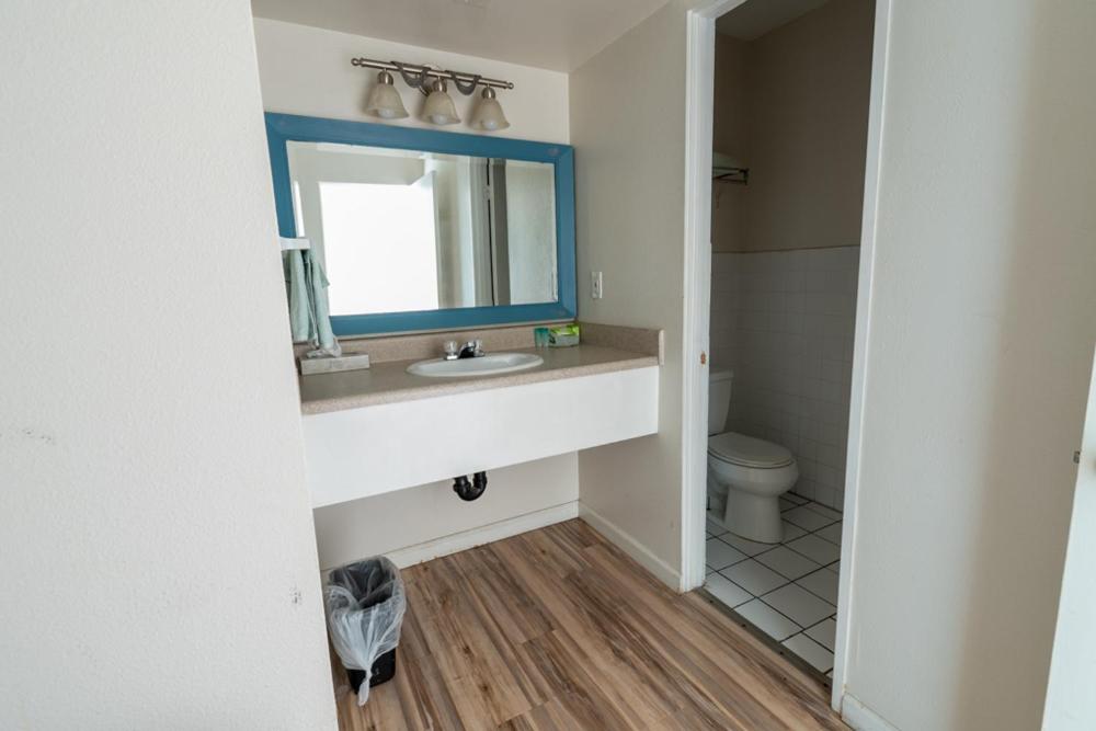 Single Room with Sea View interior
